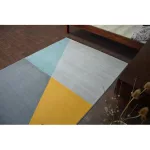 Scandi tepih 18487/572 - TRAPÉZ siva arany tirkiz 80x150 cm